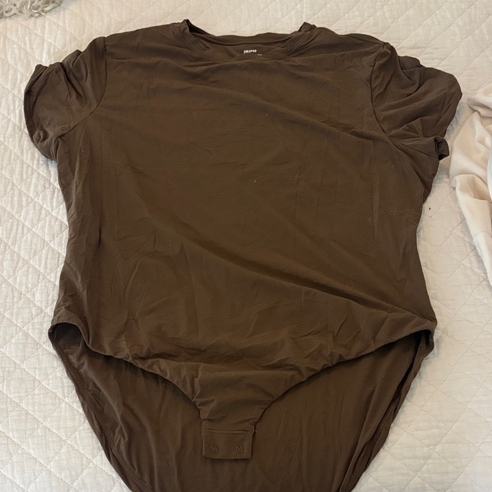 Skims Brown Short Sleeve Bodysuit